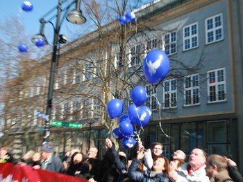 Luftballons fliegen lassen